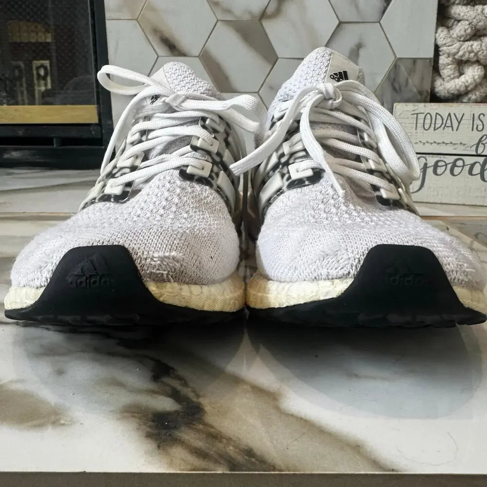 Adidas Women’s Ultraboost 5.0 DNA Cloud White Core Black Running Shoes Size 9 - Picture 3 of 10